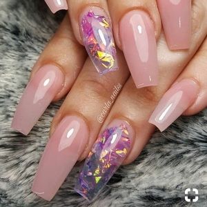 Meet your Posher, Claudia